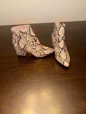Steve Madden Snake-Print Ankle Boots in Neutral blush size 8